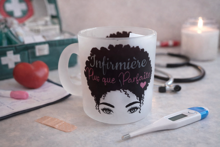 ☕ Mug dépoli « Infirmière presque parfaite »