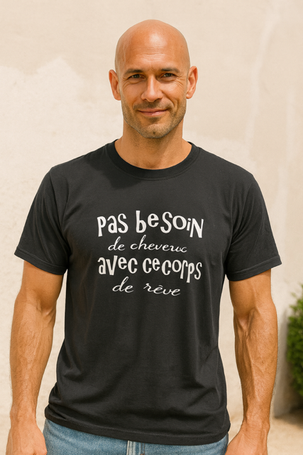 T-shirt homme-humour assumé 💪 Pas besoin de cheveux… avec ce corps de rêve ! 😎