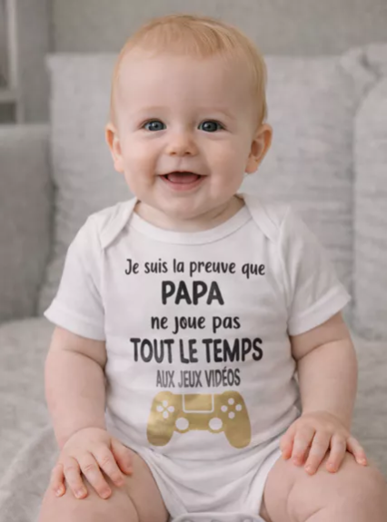 👶 Body bébé – “Je suis la preuve que papa ne joue pas tout le temps aux jeux vidéo” 🎮