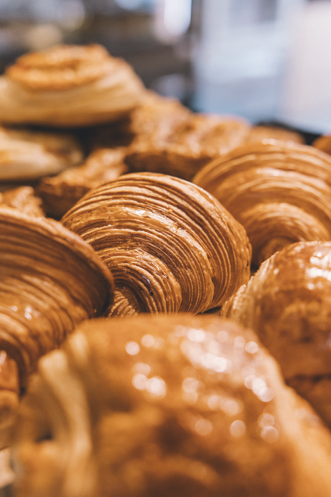 Le beurre Pour des viennoiseries croustillantes et irrésistibles, on ne choisit que le meilleur : le beurre Lescure AOP Charentes-Poitou, un beurre